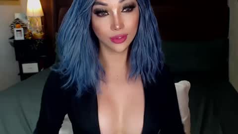 Snapshot of angelicqueents chatting on 02-14-25, 10:49 MS. AMALIA online show from 02-14-25, 10:49