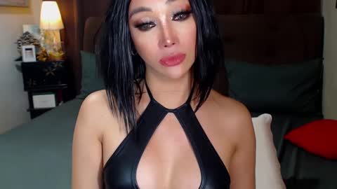 Snapshot of angelicqueents chatting on 02-16-25, 11:27 MS. AMALIA online show from 02-16-25, 11:27