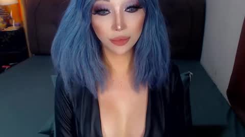 Snapshot of angelicqueents chatting on 09-13-25, 07:30 MS. AMALIA online show from 09-13-25, 07:30