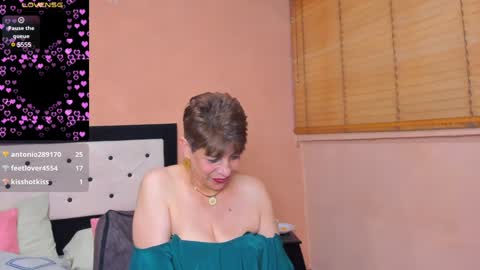 Snapshot of angelina_stone_65 chatting on 01-04-25, 01:42 Angelina online show from 01-04-25, 01:42