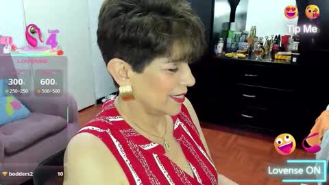 Snapshot of angelina_stone_65 chatting on 10-12-25, 01:37 Angelina online show from 10-12-25, 01:37