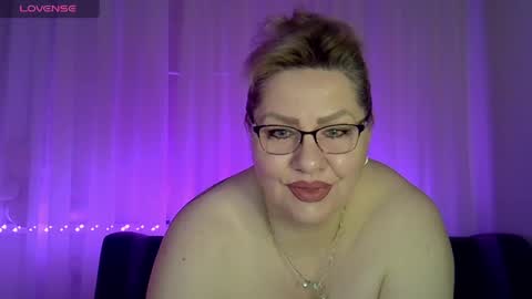 Snapshot of angelinaglam chatting on 05-18-26, 06:25 AngelinaGlam online show from 05-18-26, 06:25