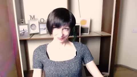 Angelina online show from 11-28-25, 10:18