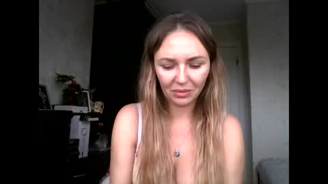 angelinalove28 online show from 10-19-25, 07:42