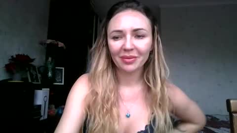 angelinalove28 online show from 12-16-25, 07:46