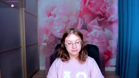 Snapshot of angelinalow chatting on 11-03-25, 12:28 AngelinaLow online show from 11-03-25, 12:28