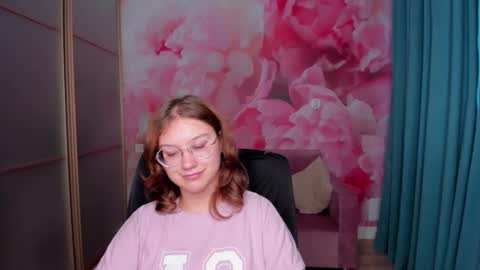 Snapshot of angelinalow chatting on 11-04-25, 12:26 AngelinaLow online show from 11-04-25, 12:26