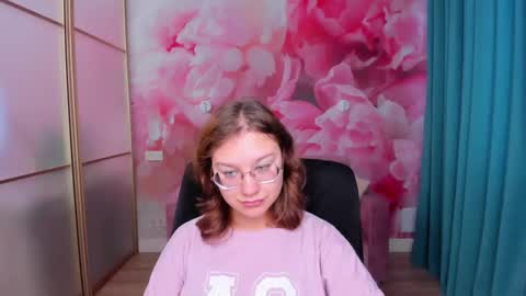 Snapshot of angelinalow chatting on 11-06-25, 12:28 AngelinaLow online show from 11-06-25, 12:28