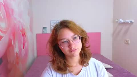 Snapshot of angelinalow chatting on 11-12-25, 12:27 AngelinaLow online show from 11-12-25, 12:27