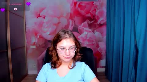 Snapshot of angelinalow chatting on 11-25-25, 12:38 AngelinaLow online show from 11-25-25, 12:38