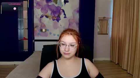 Snapshot of angelinalow chatting on 12-05-25, 12:25 AngelinaLow online show from 12-05-25, 12:25