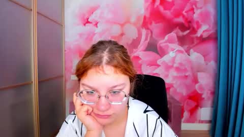 AngelinaLow online show from 02-15-26, 06:32