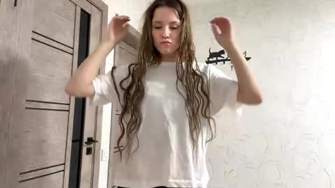 Snapshot of angelinaschachter chatting on 04-13-26, 01:38 Nika online show from 04-13-26, 01:38