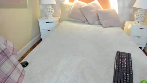 Snapshot of angeline__cute chatting on 11-27-25, 12:18 angeline online show from 11-27-25, 12:18