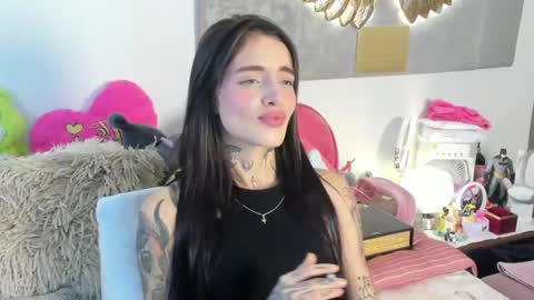 Angeline Smith  online show from 11-20-25, 09:58