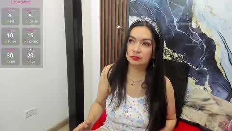 Snapshot of angelinee39 chatting on 10-14-25, 08:59 angeline online show from 10-14-25, 08:59