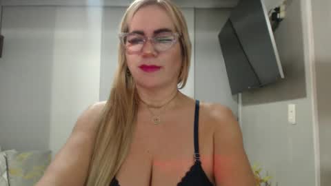 angelinna_12 online show from 09-28-25, 06:30