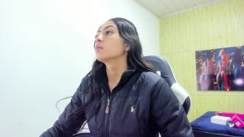 Snapshot of angell_cooper8 chatting on 07-12-26, 12:18 Angell cooper8 online show from 07-12-26, 12:18