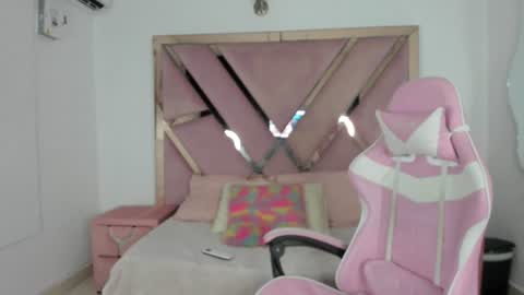 Snapshot of angell_petite01 chatting on 06-13-26, 09:13 angell_petite01 online show from 06-13-26, 09:13