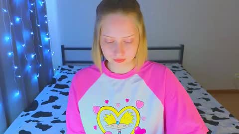 Cutie online show from 11-19-25, 06:02