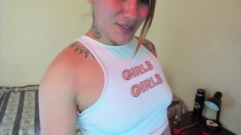 Snapshot of angellys_fit chatting on 10-18-25, 09:37 Angel online show from 10-18-25, 09:37