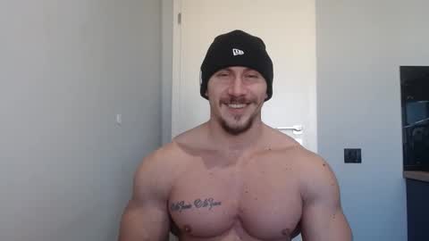  ------- SEX SHOW WITH GUYS AND GIRLS  MUSCLE SHOW online show from 01-11-25, 01:01