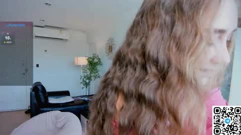 Snapshot of angelpaull chatting on 12-04-25, 03:49 Angel online show from 12-04-25, 03:49