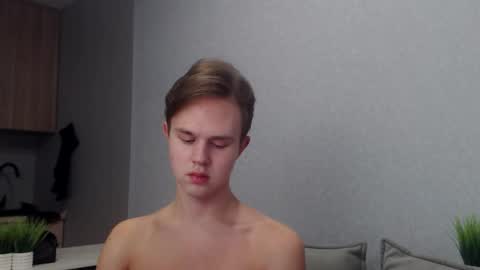 Snapshot of angelraaay chatting on 11-01-25, 08:16 Angel online show from 11-01-25, 08:16