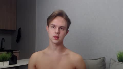 Snapshot of angelraaay chatting on 11-09-25, 08:23 Angel online show from 11-09-25, 08:23