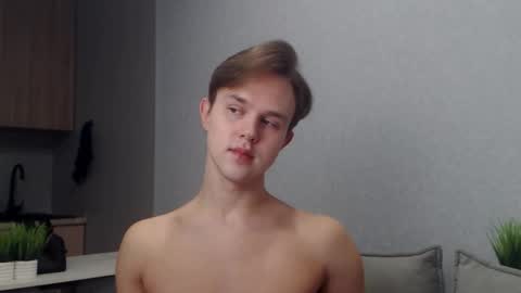 Snapshot of angelraaay chatting on 11-10-25, 08:57 Angel online show from 11-10-25, 08:57