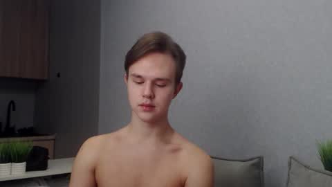 Snapshot of angelraaay chatting on 12-04-25, 09:07 Angel online show from 12-04-25, 09:07