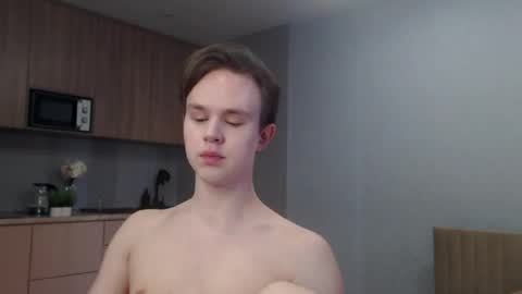 Snapshot of angelraaay chatting on 05-03-26, 12:44 Angel online show from 05-03-26, 12:44
