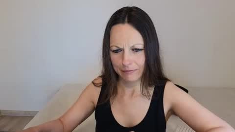Snapshot of angelslive99 chatting on 05-20-26, 11:49 Giulia online show from 05-20-26, 11:49