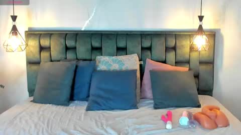 ANGIE online show from 03-11-25, 02:40