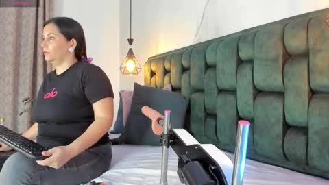 ANGIE online show from 10-04-25, 02:26