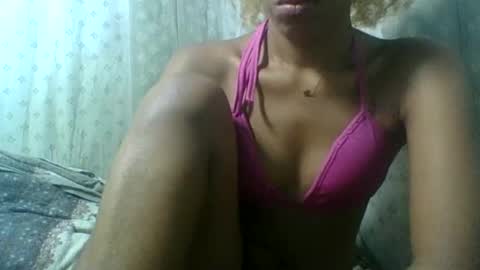 Snapshot of angeltta69 chatting on 06-10-26, 08:24 angeltta69 online show from 06-10-26, 08:24