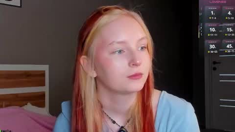 Snapshot of angelwise chatting on 06-12-26, 03:05 angelwise online show from 06-12-26, 03:05