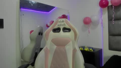 angely_js online show from 11-01-25, 01:02