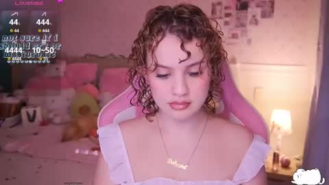 Snapshot of angelytaxx chatting on 03-10-25, 08:48 Angel online show from 03-10-25, 08:48