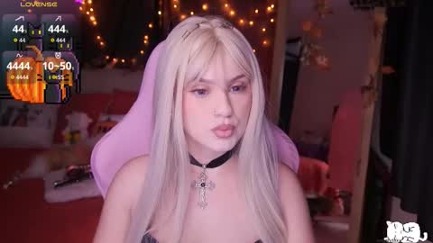 Snapshot of angelytaxx chatting on 10-11-25, 11:47 Angel online show from 10-11-25, 11:47