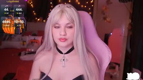 Snapshot of angelytaxx chatting on 10-15-25, 02:44 Angel online show from 10-15-25, 02:44