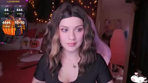 Snapshot of angelytaxx chatting on 10-28-25, 07:12 Angel online show from 10-28-25, 07:12