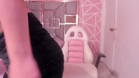 Anggi  online show from 11-23-25, 10:59