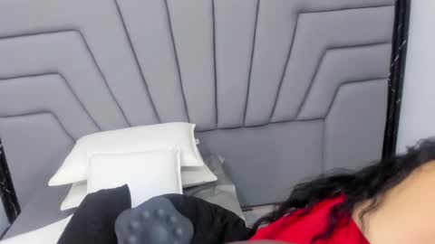 A N G I E.  online show from 12-17-25, 07:42