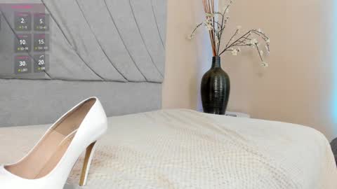 Snapshot of angieebaezz chatting on 12-15-24, 03:20 Angie online show from 12-15-24, 03:20