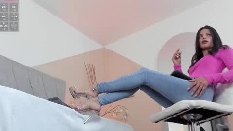 Snapshot of angieebaezz chatting on 01-23-25, 12:52 Angie online show from 01-23-25, 12:52