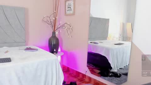 Snapshot of angieebaezz chatting on 02-12-25, 04:33 Angie online show from 02-12-25, 04:33