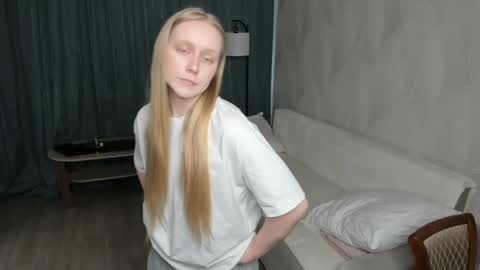 Violet online show from 04-17-26, 07:11