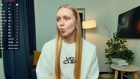 Violet online show from 05-05-26, 11:18