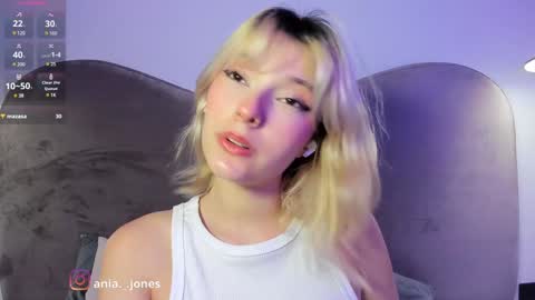 Snapshot of ania_mml chatting on 12-14-24, 08:08 Ania online show from 12-14-24, 08:08